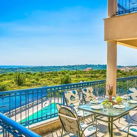 Sleeps 6 Pool Air Con Wifi וילה