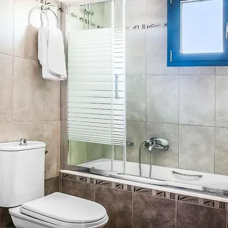 וילה Sleeps 6 Pool Air Con Wifi