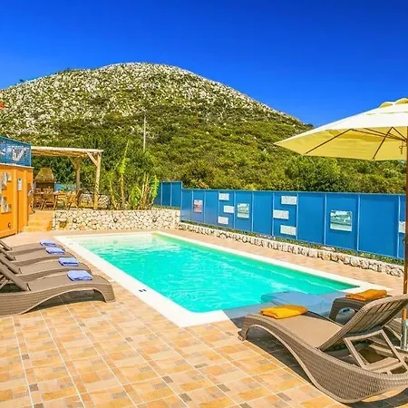 Sleeps 6 Pool Air Con Wifi Villa